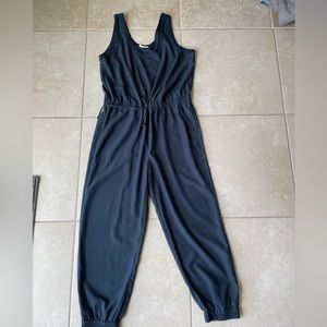 a loves a navy jumper. Jogger style, silky feel.